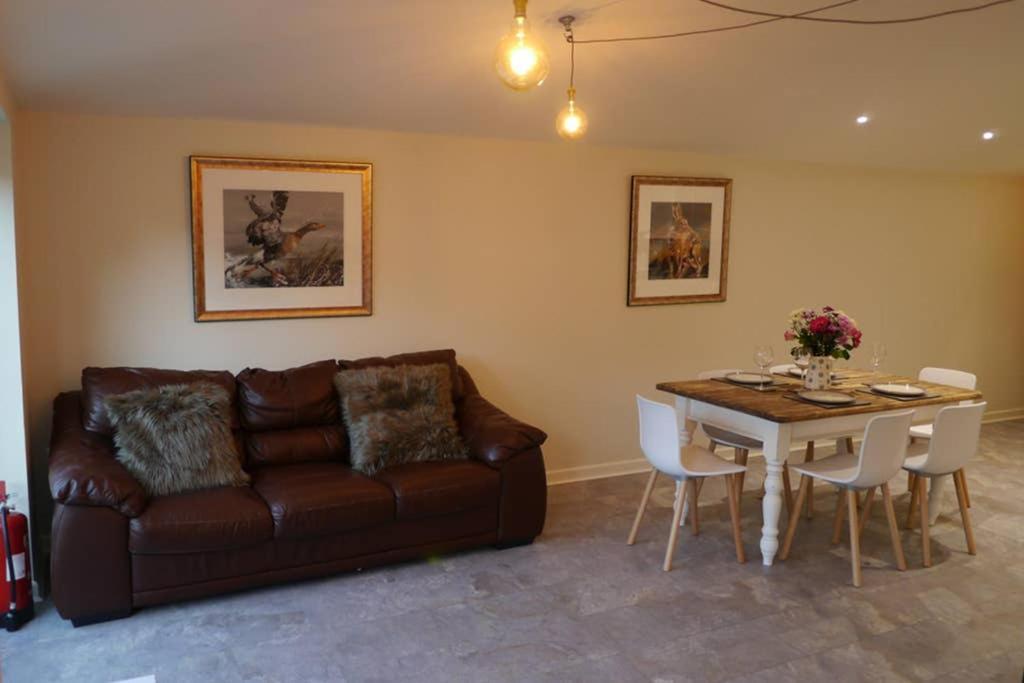 The Den Apartment Фрум Екстериор снимка